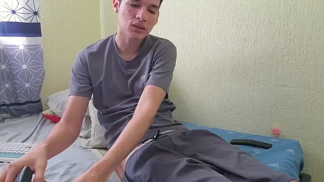 Snapshot of LeonS_20cm chatting on February 2, 2026, 5:56 pm LeonS 20cm online show from February 2, 2026, 5:56 pm