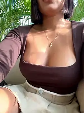 Irina Velvett online show from April 6, 2026, 9:49 pm