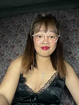 Snapshot of Wendy-2 chatting on February 12, 2026, 3:34 pm Wendy-2 online show from February 12, 2026, 3:34 pm