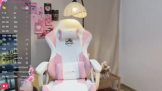 cuteqiqi online show from April 12, 2026, 1:58 pm