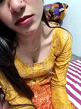 Snapshot of Yours-Zeenat chatting on February 23, 2026, 10:16 am Yours-Zeenat online show from February 23, 2026, 10:16 am