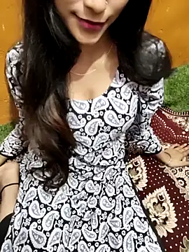 Snapshot of Yours-Zeenat chatting on February 22, 2026, 8:32 pm Yours-Zeenat online show from February 22, 2026, 8:32 pm