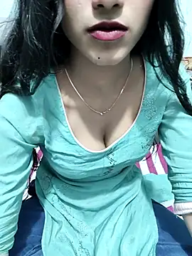 Snapshot of Yours-Zeenat chatting on February 16, 2026, 8:35 am Yours-Zeenat online show from February 16, 2026, 8:35 am