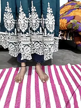 Snapshot of Yours-Zeenat chatting on February 26, 2026, 8:36 am Yours-Zeenat online show from February 26, 2026, 8:36 am