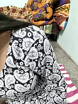 Snapshot of Yours-Zeenat chatting on February 22, 2026, 7:44 am Yours-Zeenat online show from February 22, 2026, 7:44 am