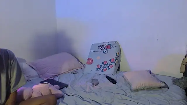  keylafisher  online show from April 12, 2026, 5:11 am