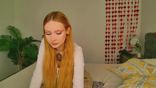 Snapshot of Zoe__Page chatting on February 13, 2026, 1:44 pm Zoe Page online show from February 13, 2026, 1:44 pm