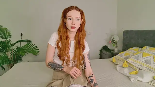 Snapshot of Zoe__Page chatting on February 17, 2026, 1:41 pm Zoe Page online show from February 17, 2026, 1:41 pm