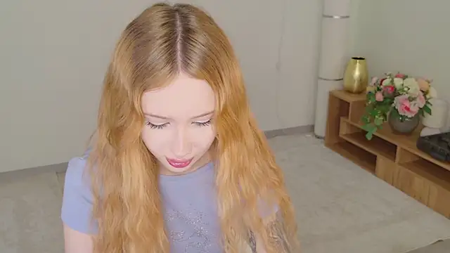 Snapshot of Zoe__Page chatting on February 5, 2026, 2:24 pm Zoe Page online show from February 5, 2026, 2:24 pm