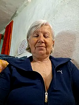 KlaudiaDarling online show from May 18, 2026, 5:23 am