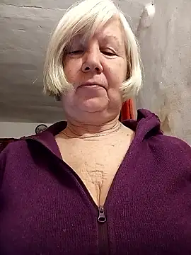 KlaudiaDarling online show from January 14, 2026, 8:45 pm