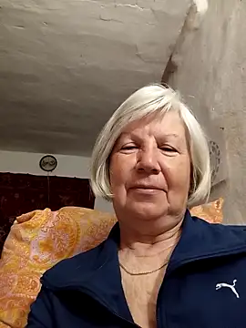 KlaudiaDarling online show from April 18, 2026, 1:41 am