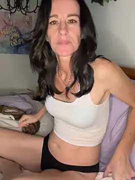 Snapshot of Edens_Promise chatting on February 3, 2026, 4:01 pm Edens Promise online show from February 3, 2026, 4:01 pm