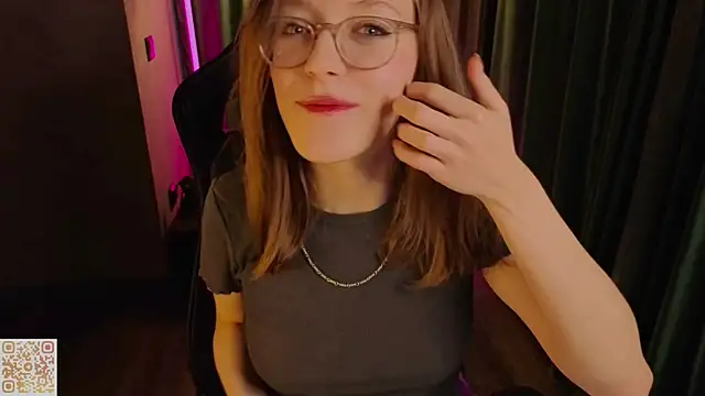 Snapshot of emmasday chatting on February 6, 2026, 8:32 am emmasday online show from February 6, 2026, 8:32 am