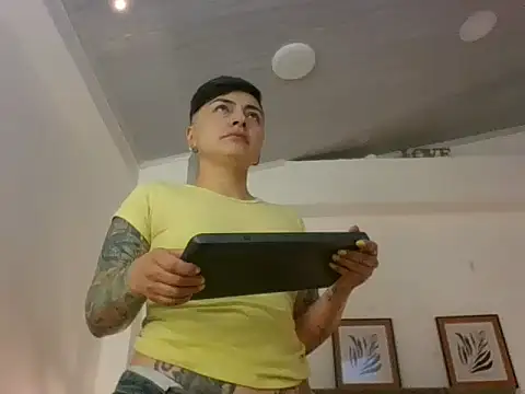 Snapshot of kat_paradise chatting on February 20, 2026, 11:45 am kat paradise online show from February 20, 2026, 11:45 am