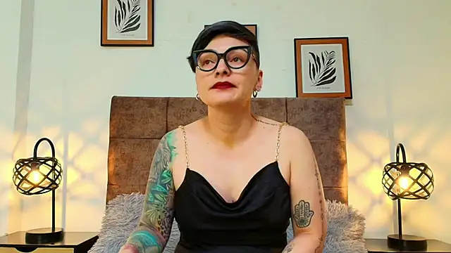 Snapshot of kat_paradise chatting on April 26, 2026, 2:47 pm kat paradise online show from April 26, 2026, 2:47 pm