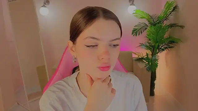 Snapshot of Ellya_me chatting on February 9, 2026, 1:14 am Ellya me online show from February 9, 2026, 1:14 am