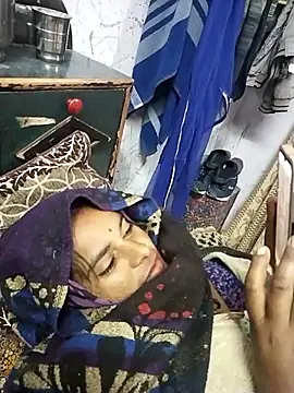 Snapshot of hornycouple20000 chatting on January 13, 2026, 2:43 pm hornycouple20000 online show from January 13, 2026, 2:43 pm