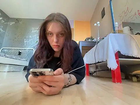 EmmaLyrica online show from April 18, 2026, 3:58 pm