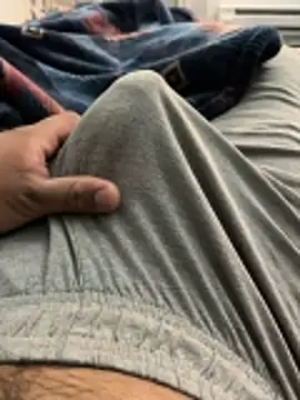 elpapigrande12 online show from February 1, 2026, 5:06 am