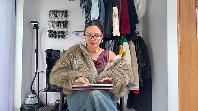 LubaLadeau online show from January 13, 2026, 2:21 pm