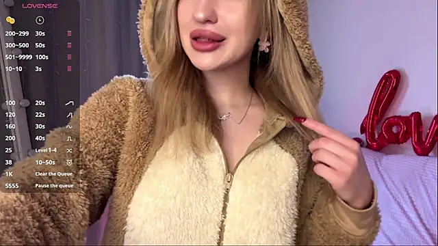  ViviV  online show from April 3, 2026, 9:38 am