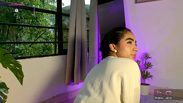 Snapshot of adelineevs chatting on May 23, 2026, 10:47 am adelineevs online show from May 23, 2026, 10:47 am