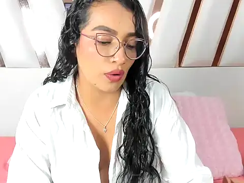 MiaKleinX online show from May 15, 2026, 11:36 pm