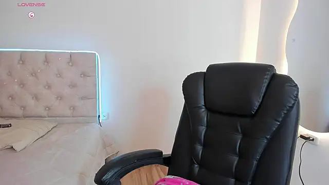 Snapshot of Diamond__cherry69 chatting on February 18, 2026, 1:51 pm Diamond cherry69 online show from February 18, 2026, 1:51 pm