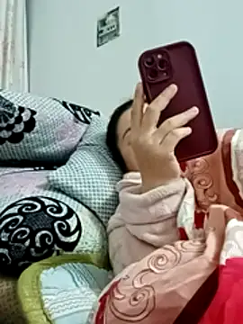 Faded pink online show from January 14, 2026, 12:53 pm