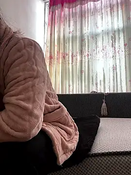 Faded pink online show from January 15, 2026, 12:58 am