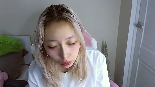 Snapshot of jasmilee chatting on February 14, 2026, 7:25 pm jasmilee online show from February 14, 2026, 7:25 pm