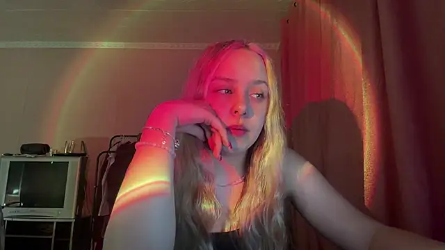 ZoraDearmon online show from January 17, 2026, 9:40 pm