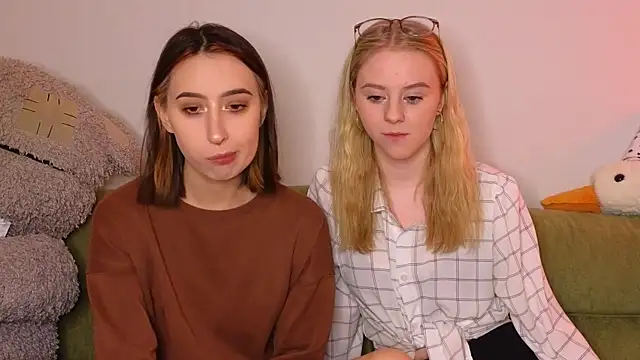 Mimipaws online show from January 11, 2026, 8:49 pm