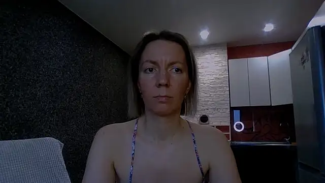 Amanda Luxe online show from February 3, 2026, 3:04 am