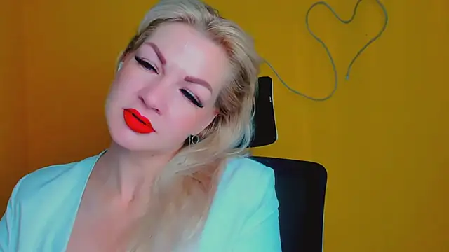 Snapshot of Madonna_Fire chatting on May 18, 2026, 5:56 am Madonna Fire online show from May 18, 2026, 5:56 am