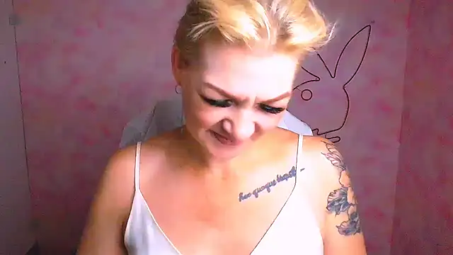 Snapshot of Madonna_Fire chatting on July 11, 2026, 5:52 am Madonna Fire online show from July 11, 2026, 5:52 am