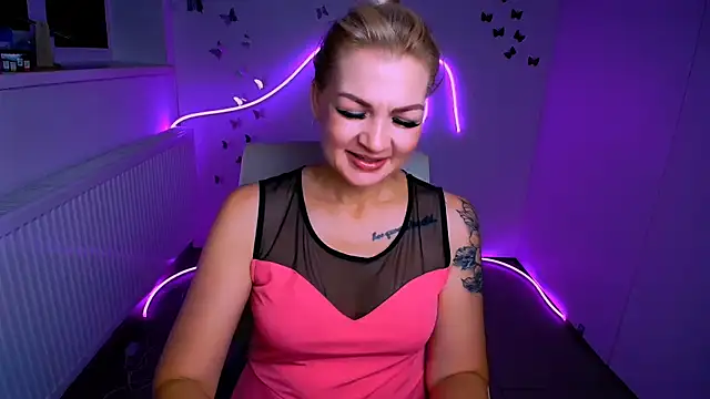 Snapshot of Madonna_Fire chatting on July 31, 2026, 11:53 am Madonna Fire online show from July 31, 2026, 11:53 am