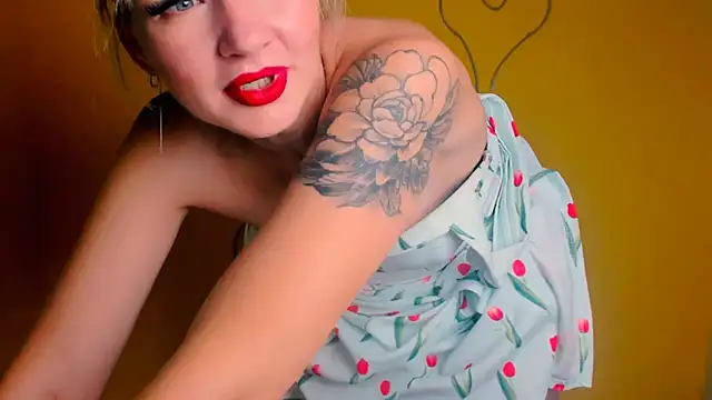 Snapshot of Madonna_Fire chatting on June 27, 2026, 12:33 pm Madonna Fire online show from June 27, 2026, 12:33 pm