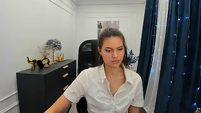 LeslieSvilti online show from January 11, 2026, 1:07 pm