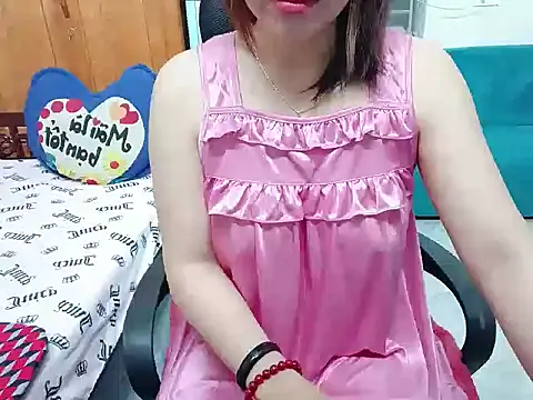 Snapshot of Heni6368 chatting on February 26, 2026, 9:37 pm Heni6368 online show from February 26, 2026, 9:37 pm