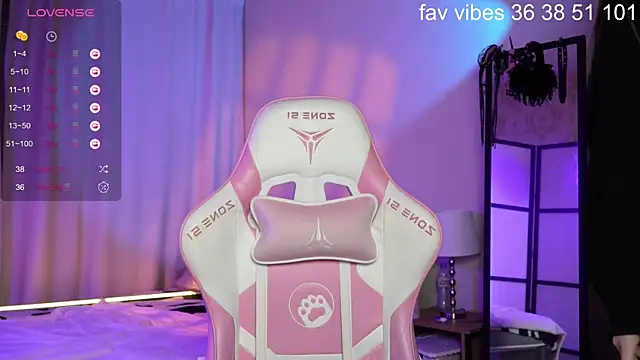 Snapshot of Alice_Goth chatting on May 28, 2026, 1:35 am Alice Goth online show from May 28, 2026, 1:35 am
