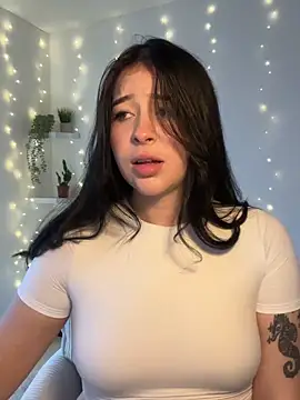 Snapshot of evelynrosess1 chatting on February 1, 2026, 9:13 pm evelynrosess1 online show from February 1, 2026, 9:13 pm