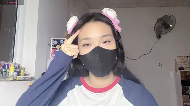 Tieu-May online show from April 18, 2026, 8:27 am