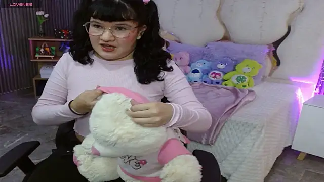 Snapshot of LUAR_TAY chatting on March 27, 2026, 5:05 am LUAR TAY online show from March 27, 2026, 5:05 am