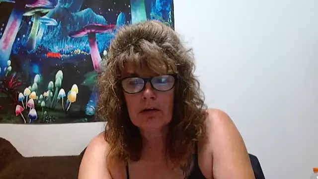 Snapshot of ladylavende3 chatting on October 3, 2025, 6:37 am ladylavende3 online show from October 3, 2025, 6:37 am