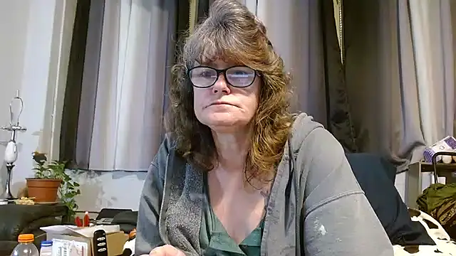 Snapshot of ladylavende3 chatting on March 13, 2025, 6:05 am ladylavende3 online show from March 13, 2025, 6:05 am