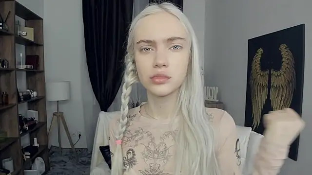 Snapshot of KristalCrowner chatting on February 16, 2026, 7:23 pm KristalCrowner online show from February 16, 2026, 7:23 pm