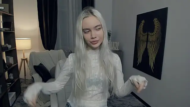 Snapshot of KristalCrowner chatting on February 7, 2026, 7:33 pm KristalCrowner online show from February 7, 2026, 7:33 pm