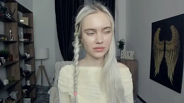 Snapshot of KristalCrowner chatting on February 9, 2026, 7:12 pm KristalCrowner online show from February 9, 2026, 7:12 pm